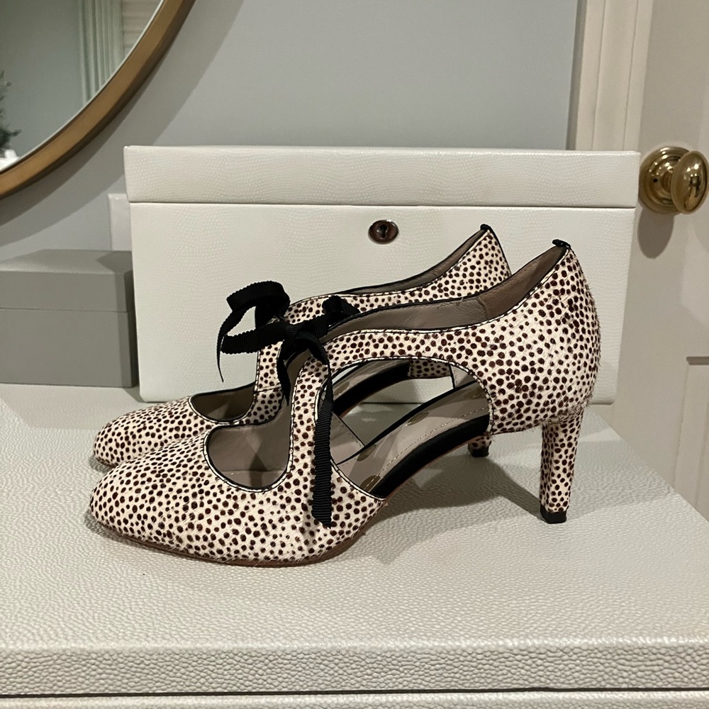 Boden cut out calf-print pumps with bow closure in excellent condition size 37.